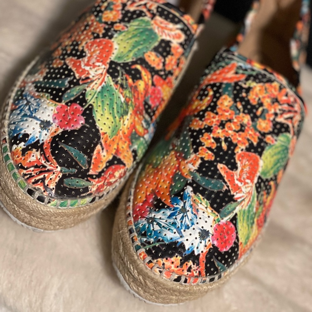 Candies slip on shoes size 10